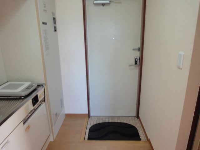 玄関　※同タイプ部屋の写真です。