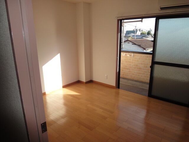 居室・リビング　※同タイプ部屋の写真です。