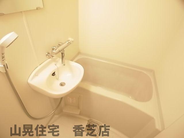 バス・シャワールーム　バストイレ別で快適♪ゆっくりバスタイムを過ごせます♪