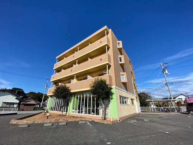 香南市野市町西野のマンションの建物外観