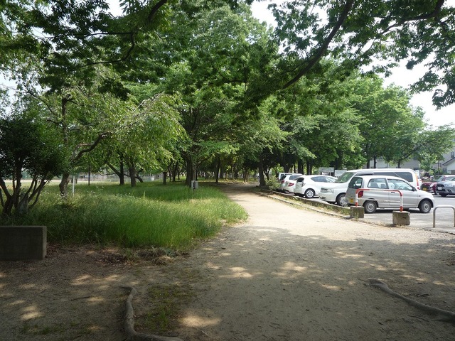 【クレストタウンズＡ号棟の公園】