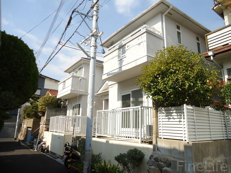 神戸市灘区国玉通のアパートの建物外観