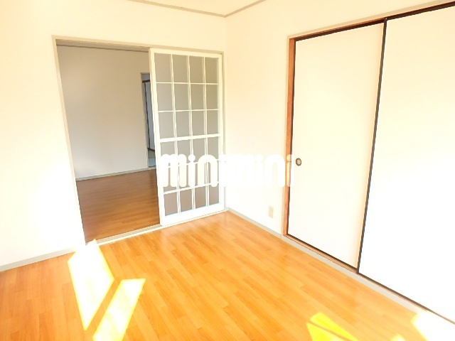 居室・リビング　６帖の居室部分です。