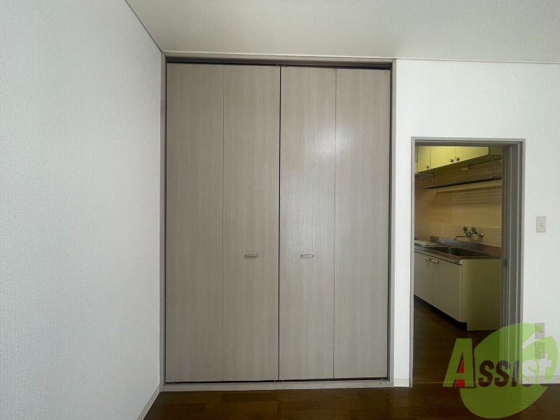 収納　収納はこちらのクローゼットをお使いください。