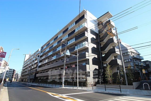 大阪市城東区新喜多のマンションの建物外観