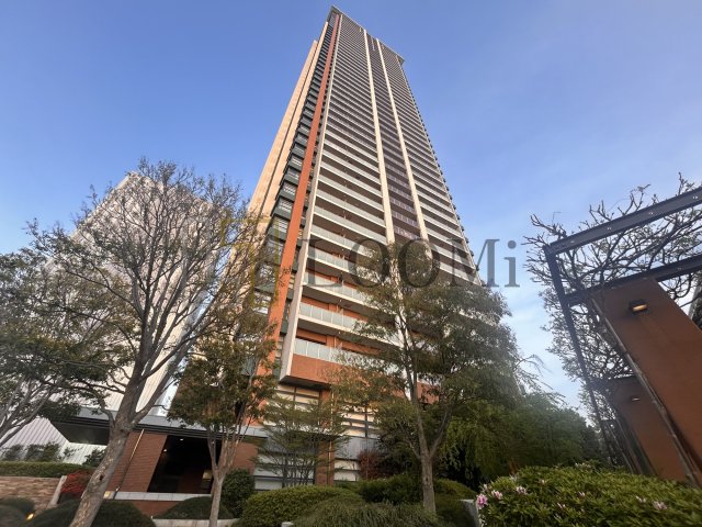 大阪福島タワーの建物外観