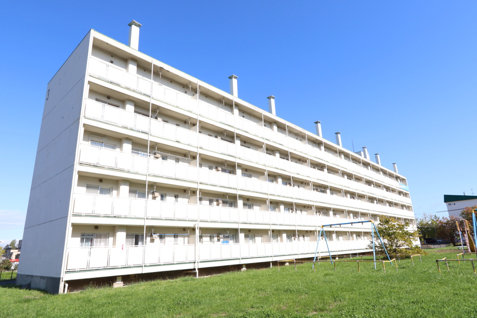 岩見沢市東町一条のマンションの建物外観