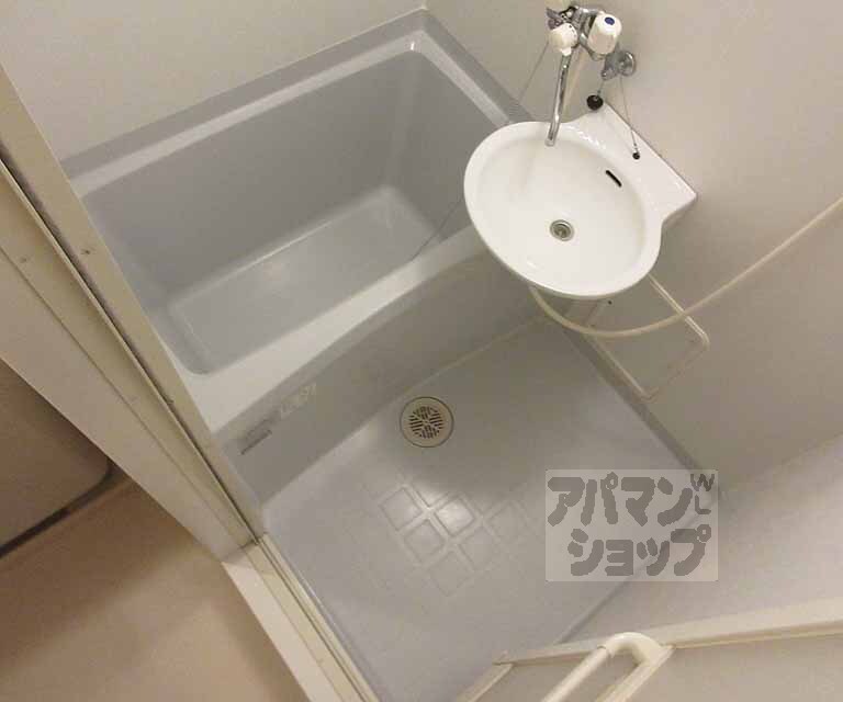 バス・シャワールーム　ゆっくり入浴できます。