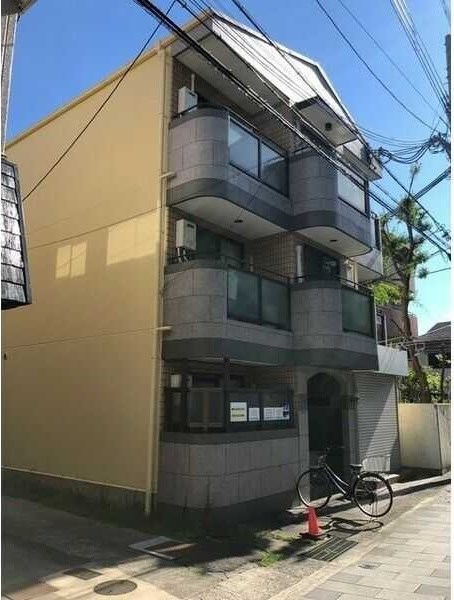 【芦屋市浜町のマンションのエントランス】