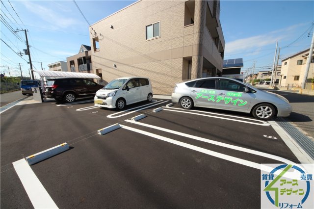 【プチ・シャンブルの駐車場】