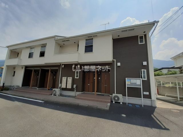 【四国中央市豊岡町大町のアパートの建物外観】