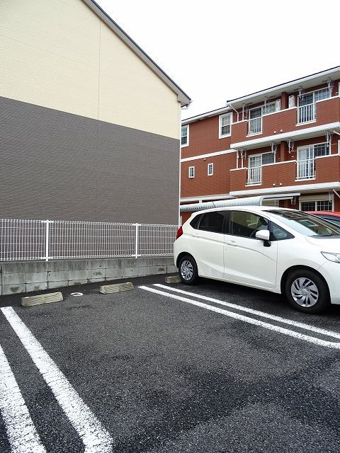 【福生市牛浜のアパートの駐車場】