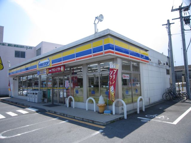 コンビニ　ミニストップ（コンビニ）まで490m