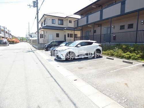 【サルドセジュールの駐車場】