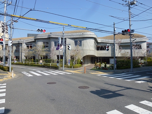 【ルミエール唐木田の図書館】