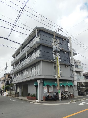 【宇津木マンションの建物外観】