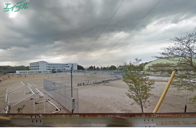 中学校　伊勢市立倉田山中学校（中学校）まで1600m