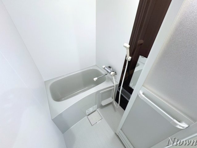 バス・シャワールーム　落ち着いた空間のお風呂です