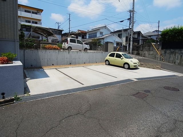 【セジュール福田の駐車場】