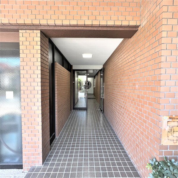 【名古屋市熱田区森後町のマンションのエントランス】