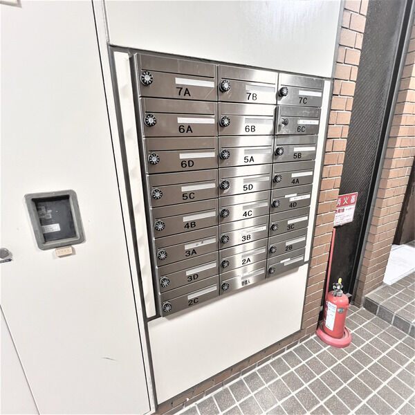 【名古屋市熱田区森後町のマンションのエントランス】