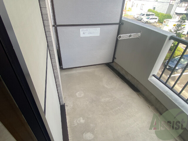 バルコニー　バルコニーは洗濯物がしっかり干せる広さです。