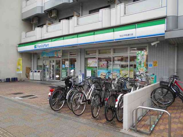 コンビニ　ファミリーマート（コンビニ）まで389m