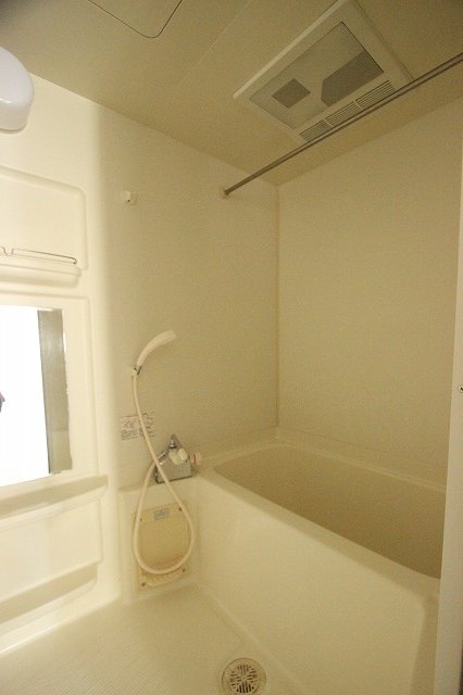 バス・シャワールーム　同物件、別号室のものです。