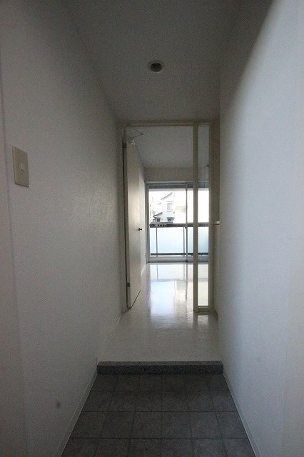 玄関　同物件、別号室のものです。