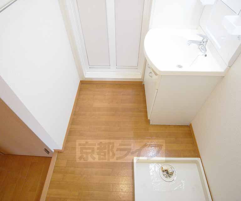 洗面設備　脱衣スペースです。