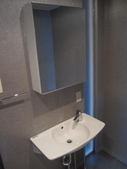 洗面設備　※別の部屋の写真です。