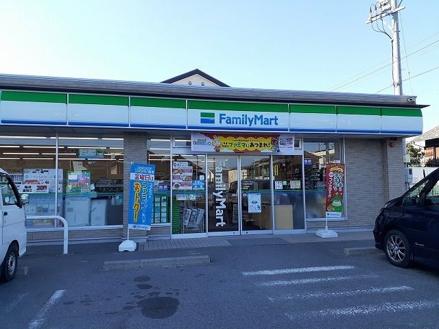 コンビニ　ファミリーマート半田南本町店（コンビニ）まで270m