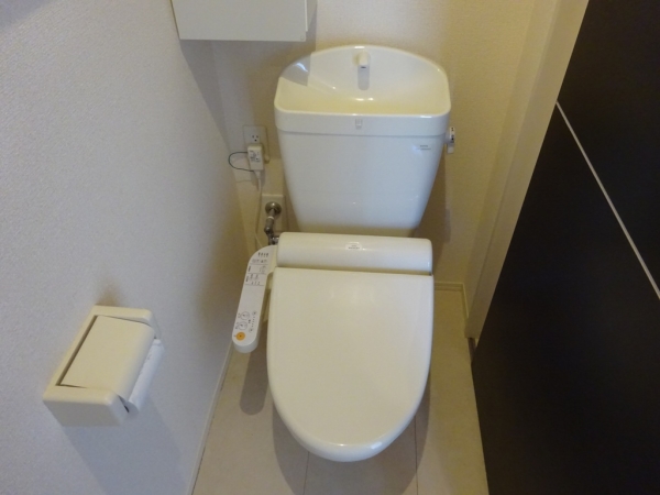 トイレ　温水シャワー付きトイレです