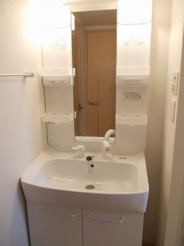 洗面設備　コンパクトで使いやすい洗面所