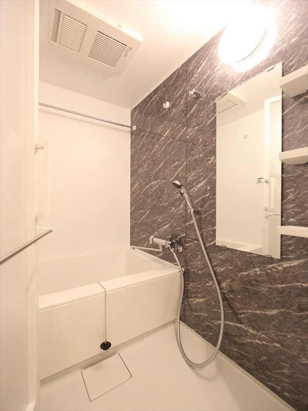 バス・シャワールーム　バスルーム　浴室暖房乾燥機付き