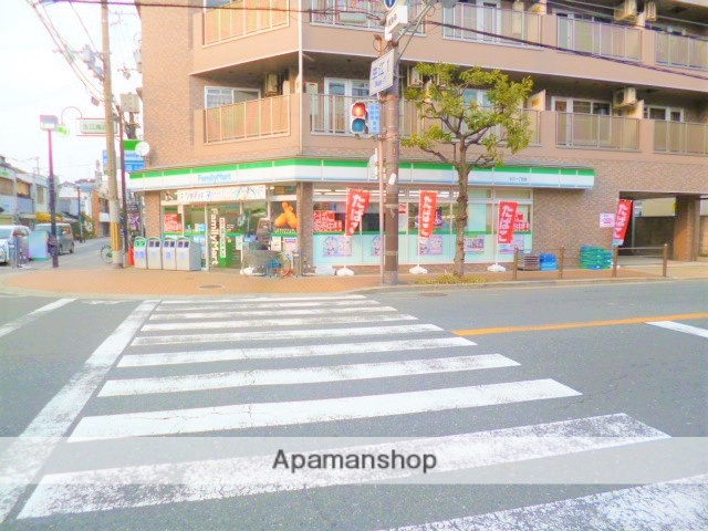 コンビニ　ファミリーマート（コンビニ）まで520m
