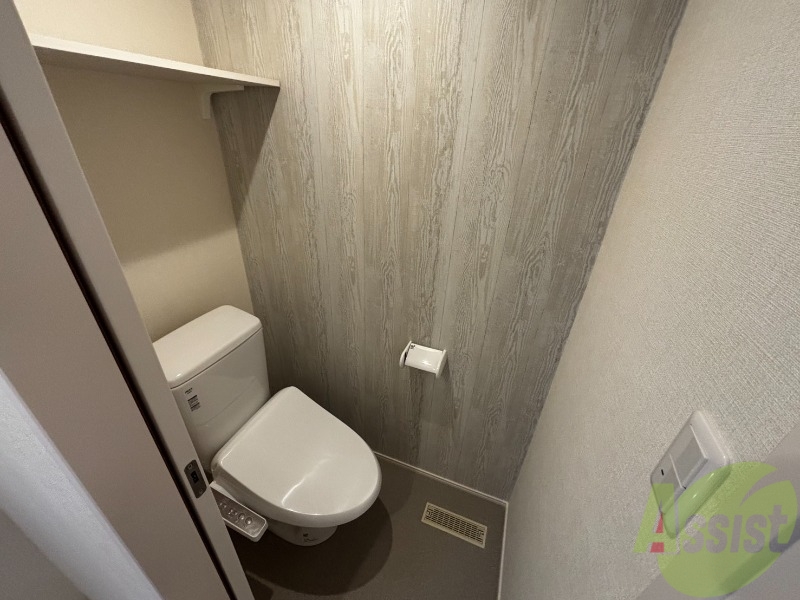 トイレ　トイレはウォシュレット機能付きです。安心して使用できますね。