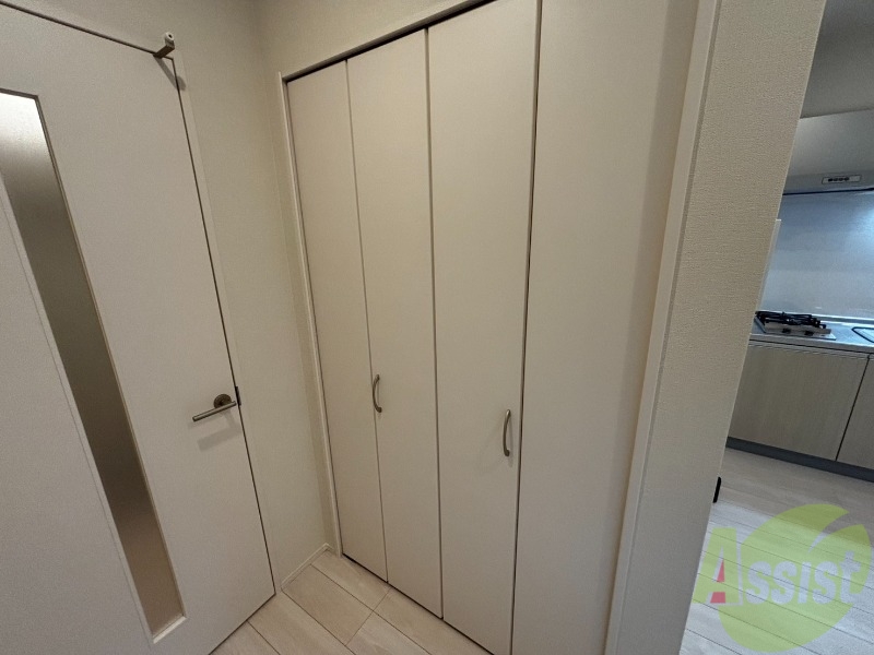 収納　洋室にあるクローゼットです。両開きになっています。