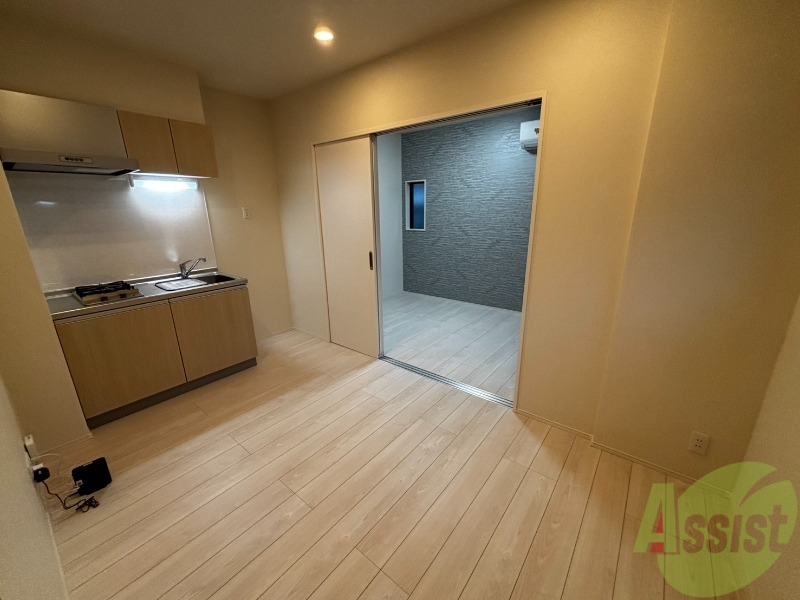 居室・リビング　白を基調とした綺麗なお部屋ですね