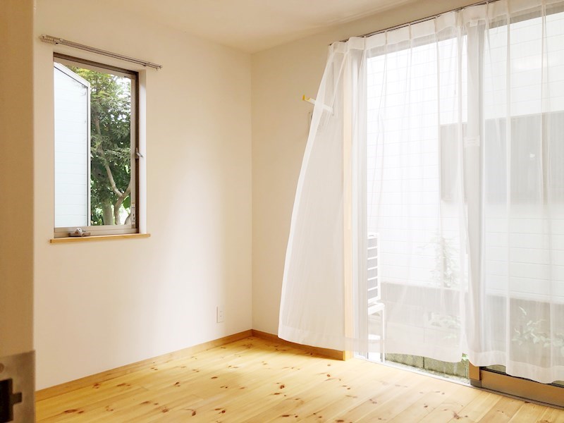 居室・リビング　こちらのリビングで趣味の時間をお楽しみください♪