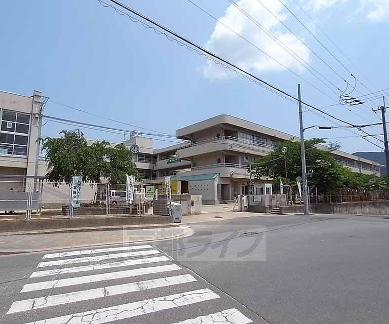 小学校　御蔵山小学校（小学校）まで550m