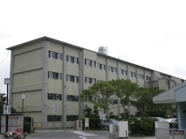 小学校　岡崎市立岡崎小学校（小学校）まで828m