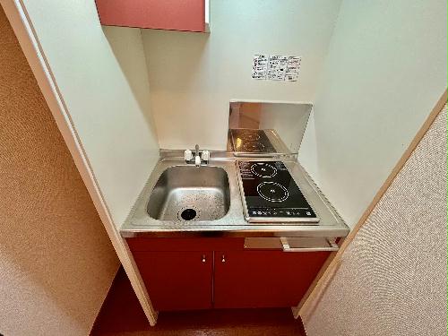 キッチン　設備・仕様は号室により異なる為、現況を優先いたします。