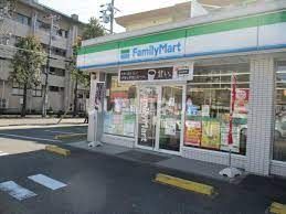 コンビニ　ファミリーマート 砂田橋五丁目店（コンビニ）まで215m