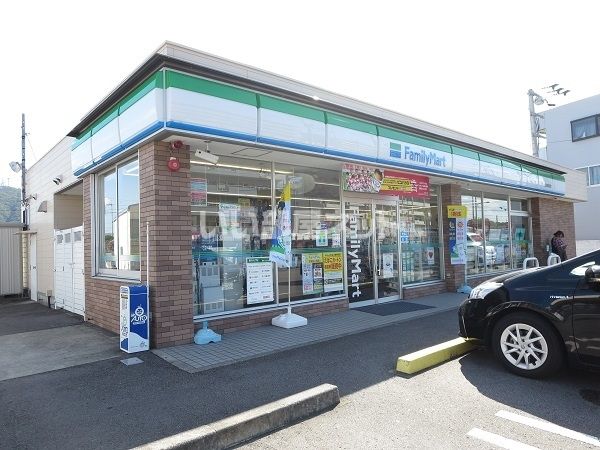 コンビニ　ファミリーマート南田宮店（コンビニ）まで914m