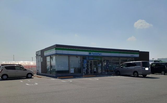コンビニ　ファミリーマート前橋小屋原町店（コンビニ）まで400m