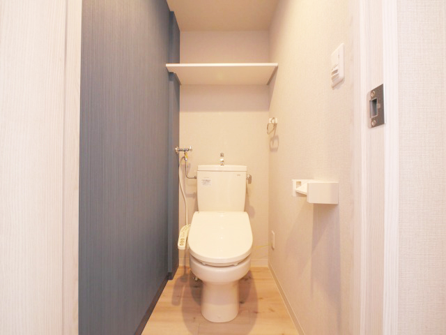 トイレ　嬉しいウォシュレット付きのトイレ！便座温かいですよ♪