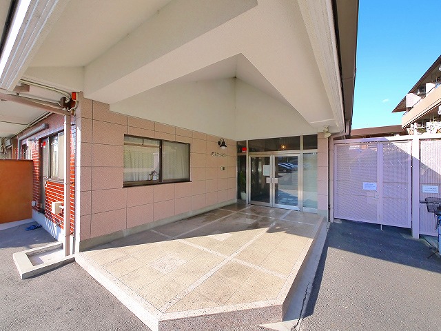 エントランス　マンションの顔であるキレイなエントランスです