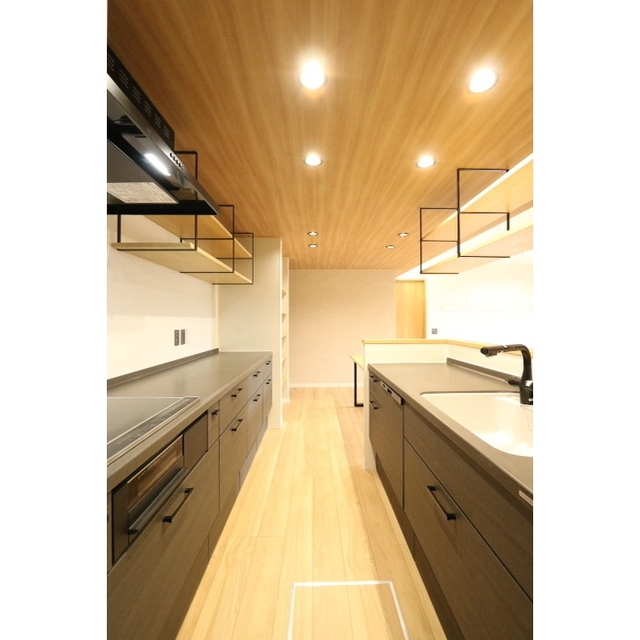 キッチン　３口ＩＨコンロ