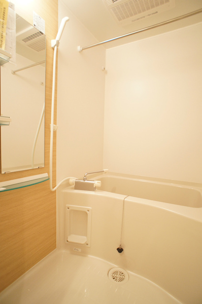 バス・シャワールーム　浴室乾燥機付きです